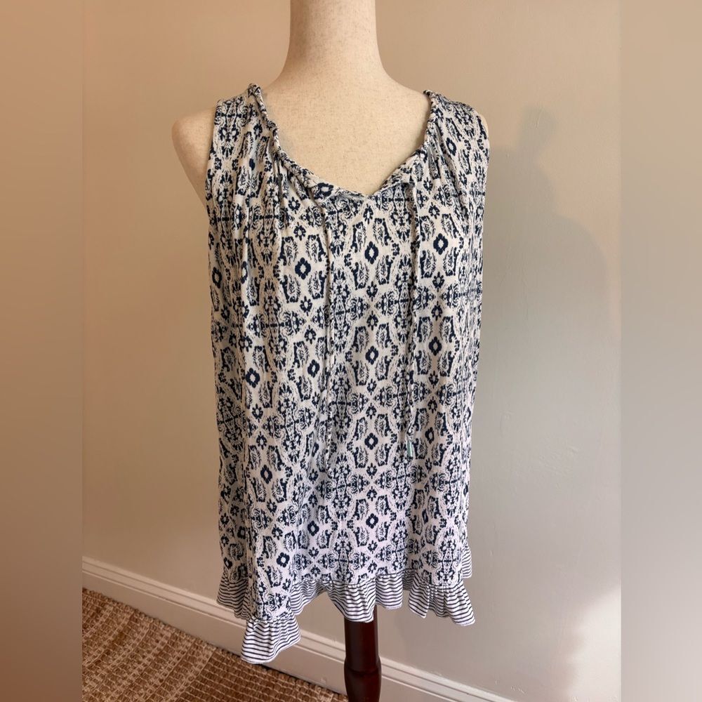 Ellen Tracy Blue and white patterned tunic sleeveless